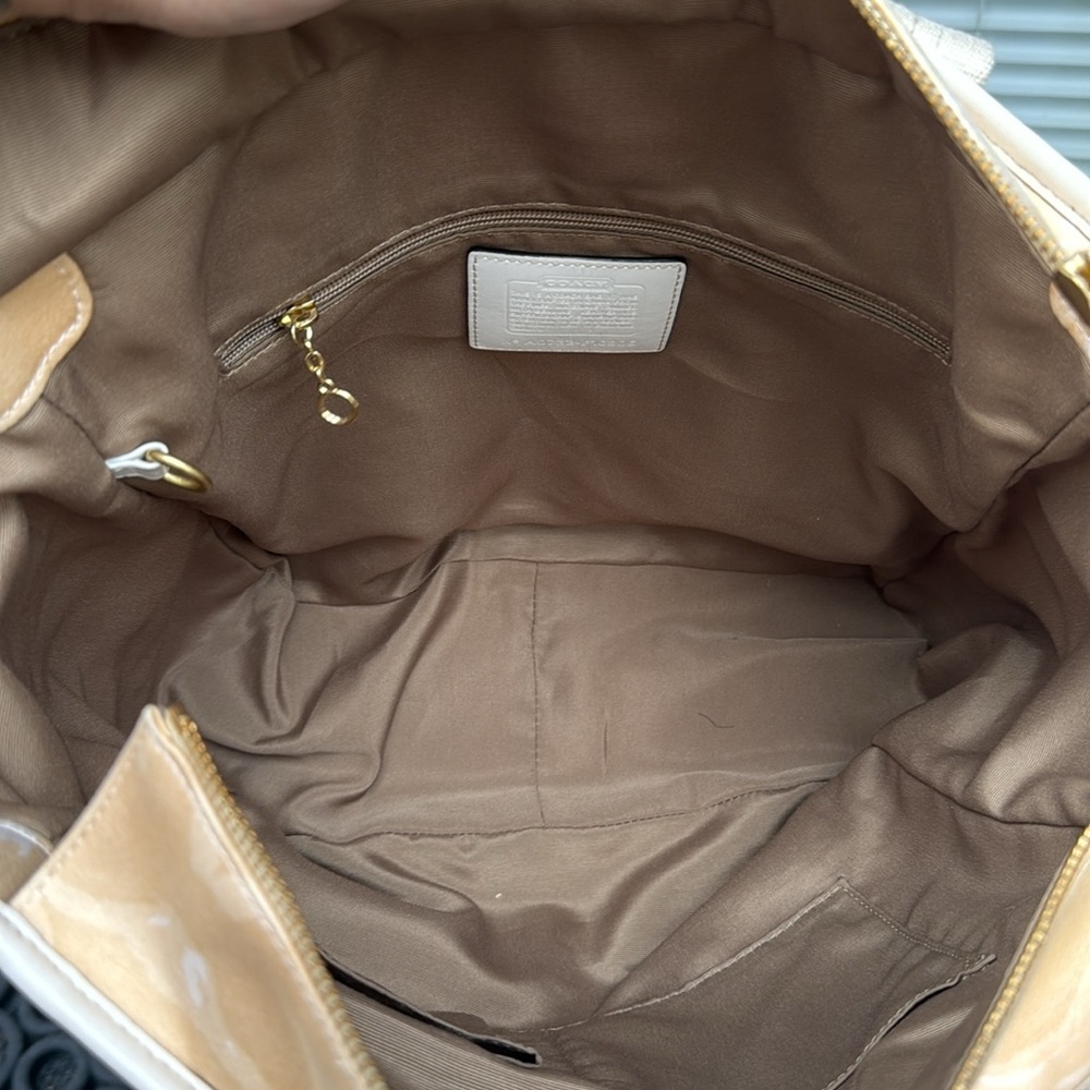 Coach Scribbles Signature C HamptonTote Bag (w/hang tag)(EUC) - Picture 13 of 16